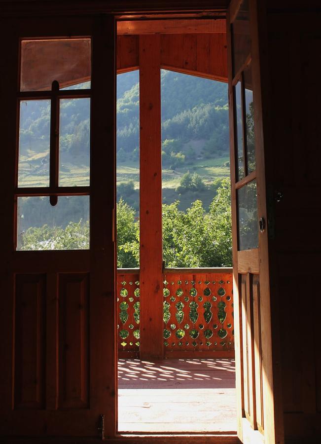 Hostel The Misty Mountains Mestia Exteriör bild